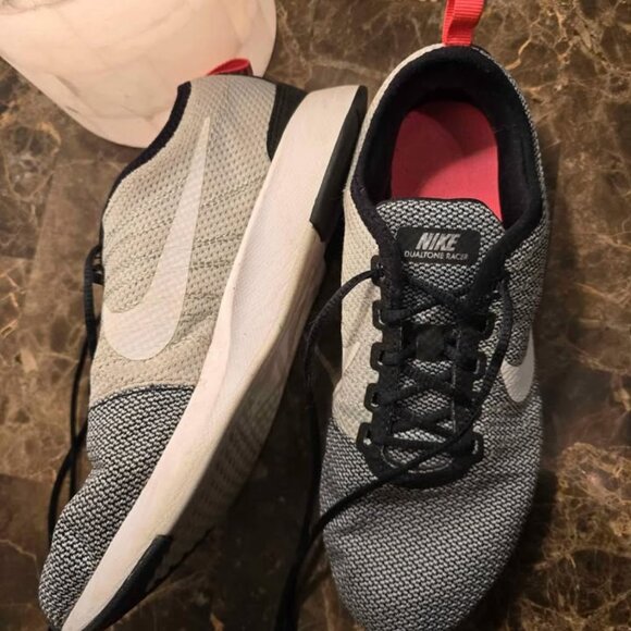 Size 5.5 Youth / 7 Women Nike Runners - Picture 3 of 7